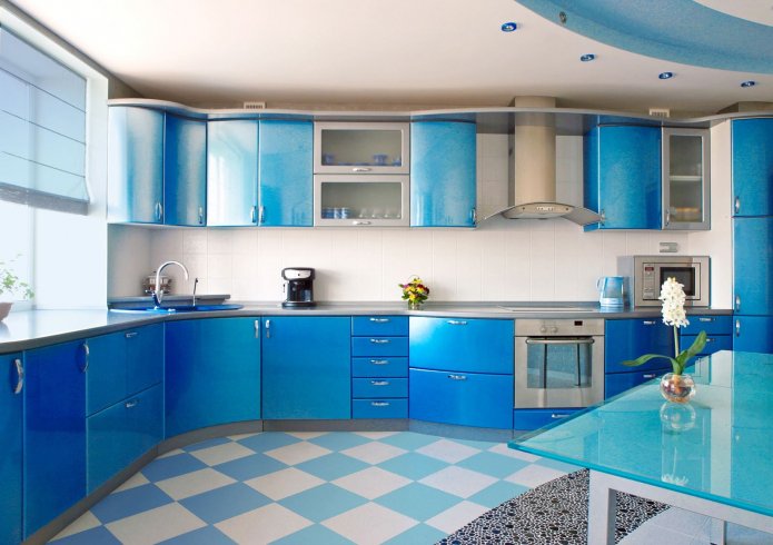 Linoléum blanc et bleu dans la cuisine