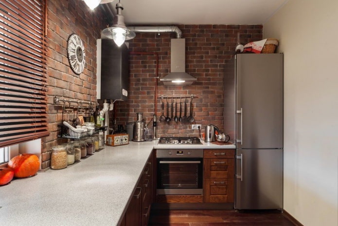Aménagement de cuisine dans un immeuble Khrouchtchev de style loft