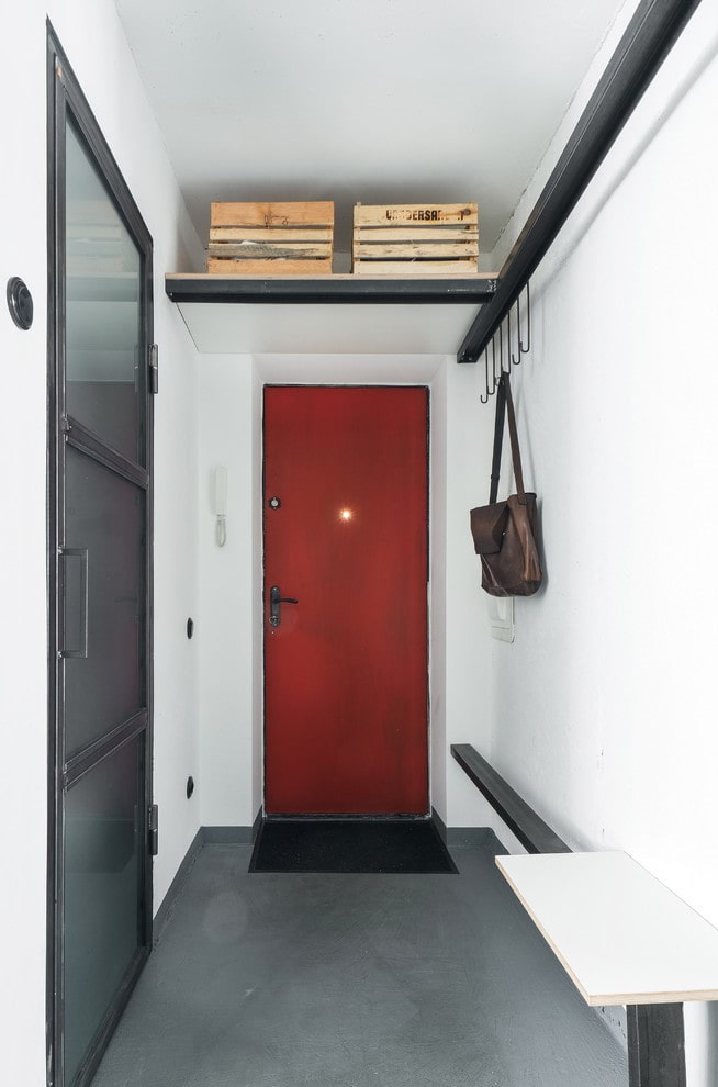 couloir dans une Khrouchtchevka de style loft
