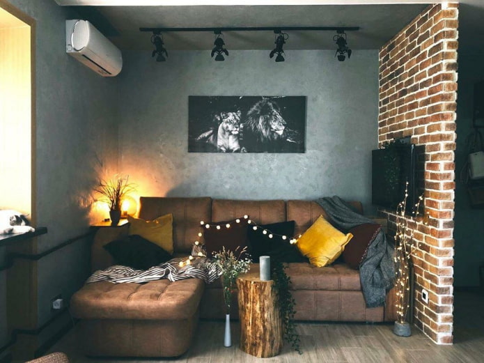 salon dans un immeuble Khrouchtchev de style loft