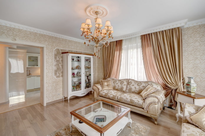 Plafond tendu avec un lustre en décoration intérieure