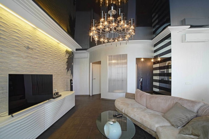 Plafond tendu avec un lustre à l'intérieur