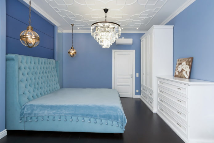 lustre au plafond dans la chambre
