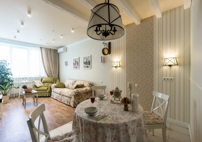 lustre dans un salon de style provençal