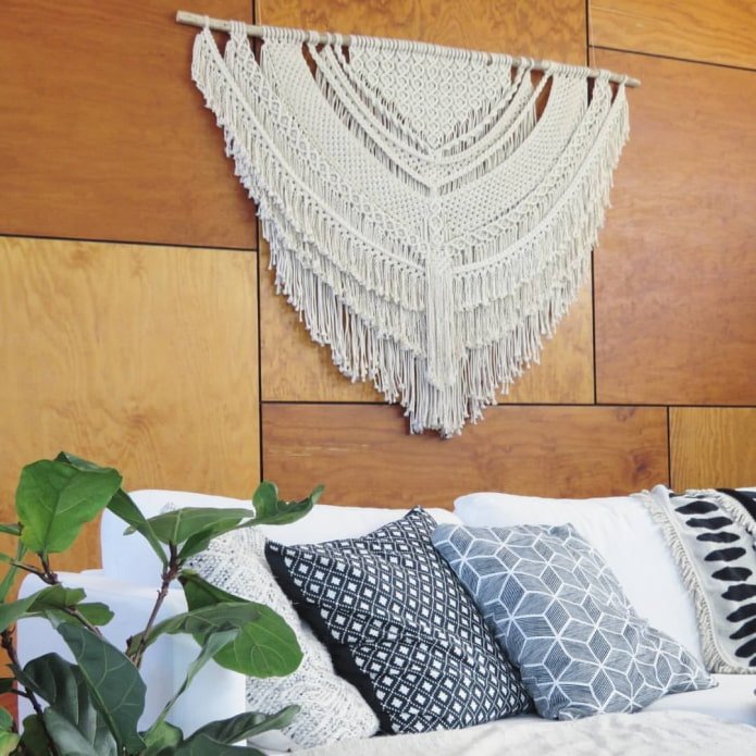 macrame on a pendant