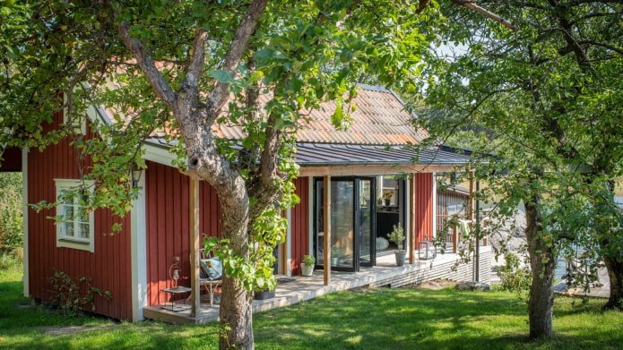 Mini maison avec terrasse sur la rive