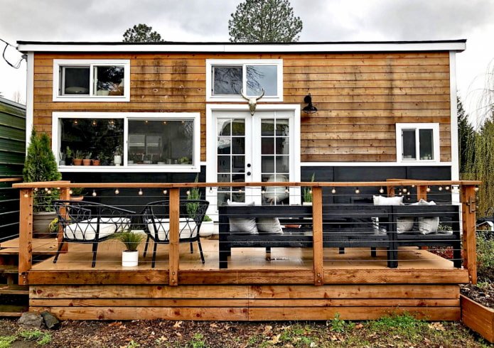 Maison avec une terrasse confortable