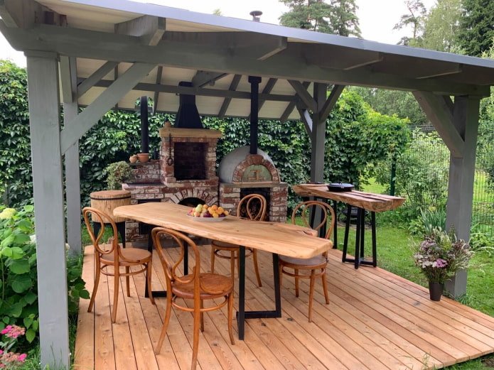 Espace barbecue sous le toit