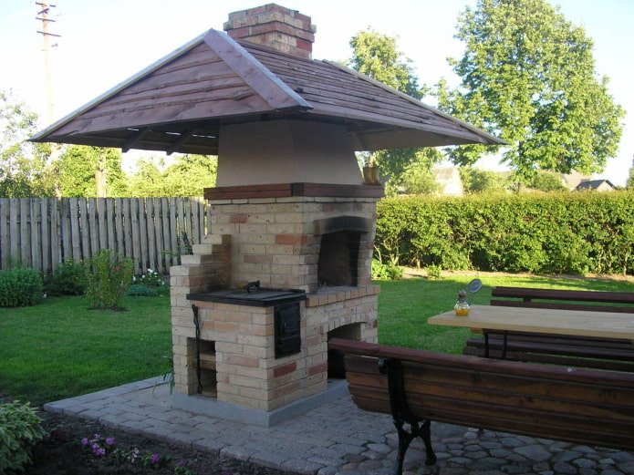 barbecue avec auvent en bois