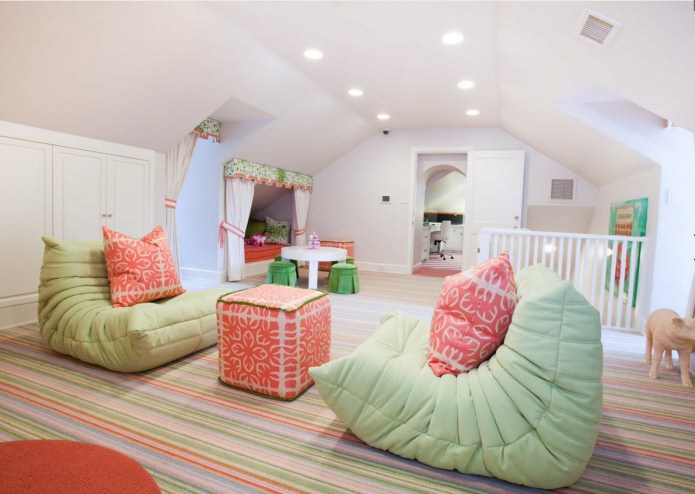Chambre d'enfant mansardée