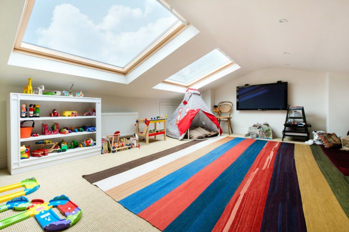 Plafond mansardé blanc