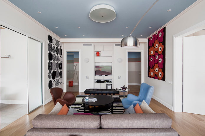 plafond mat bleu pâle à l'intérieur