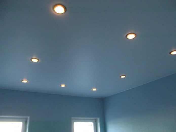 plafond tendu mat de couleur bleue