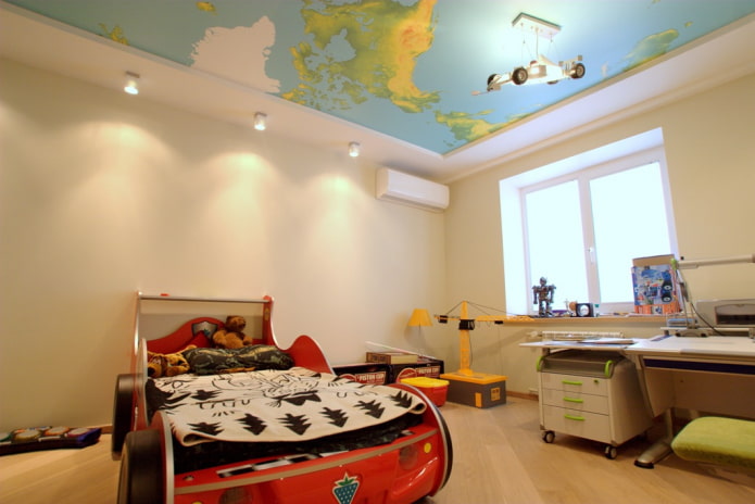 Plafond tendu mat dans la chambre de bébé
