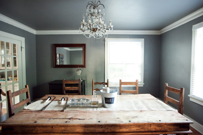 Plafond tendu gris à l'intérieur