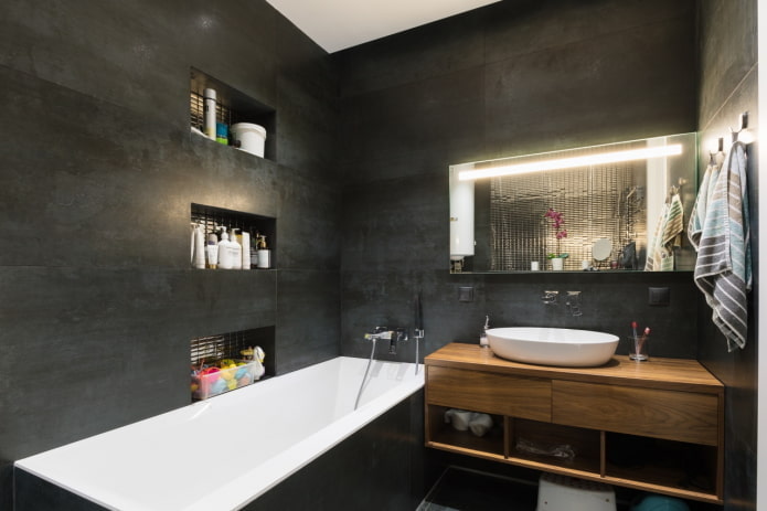meuble ouvert dans la salle de bain