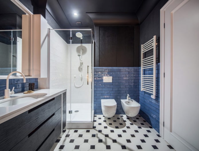meubles noirs dans la salle de bain