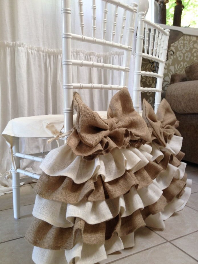 décoration de chaise en toile de jute