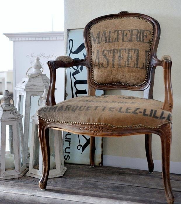 chaise avec revêtement en toile de jute