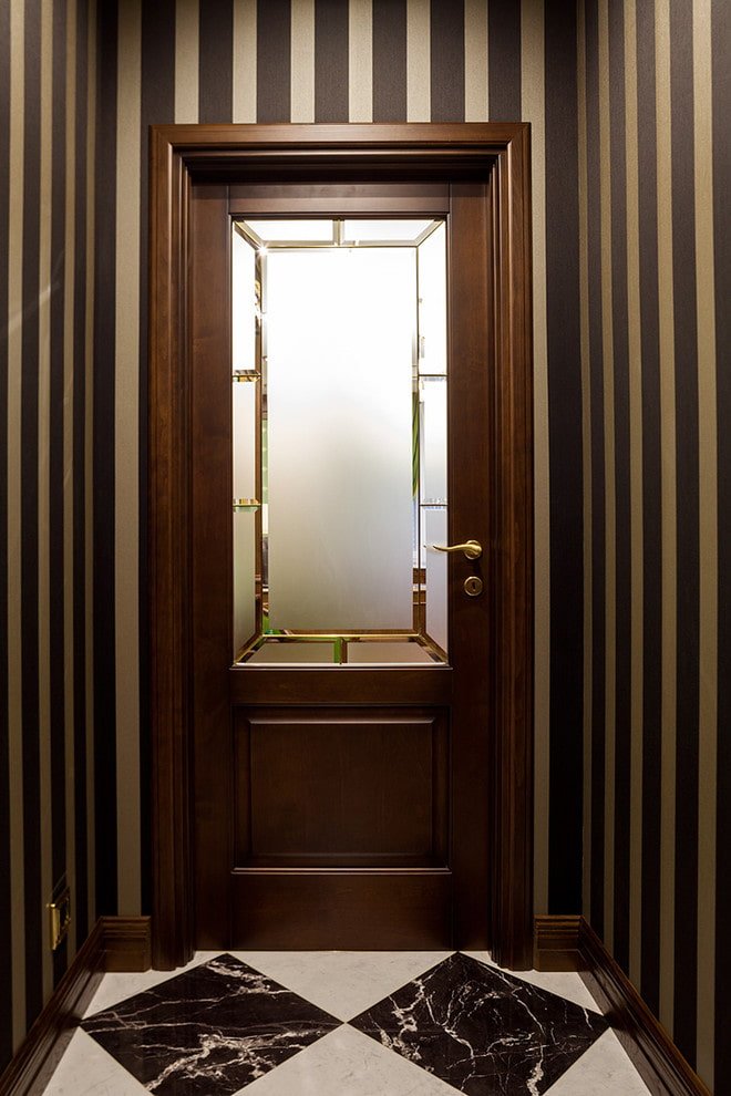 encadrements de portes marron