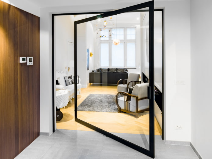 portes pendulaires en verre à l'intérieur