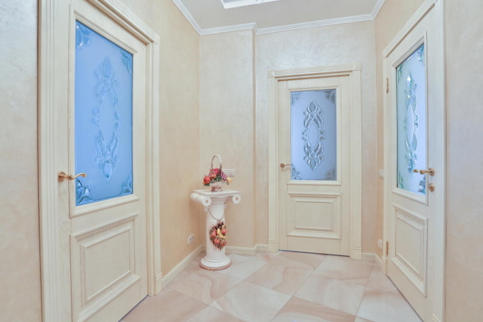 Portes avec inserts en verre à motifs