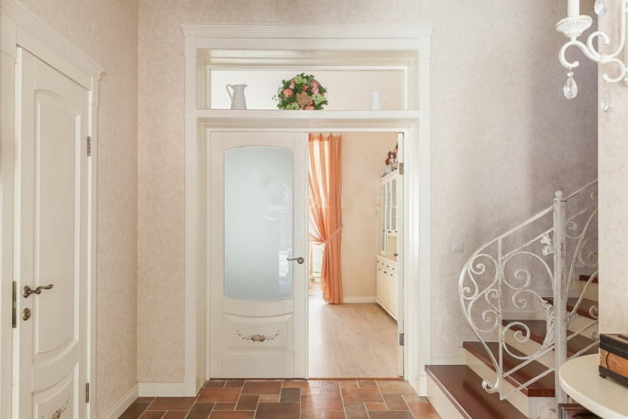 Portes vitrées avec imposte à l'intérieur