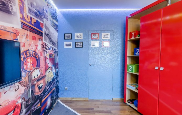 Papier peint sur les murs et les portes