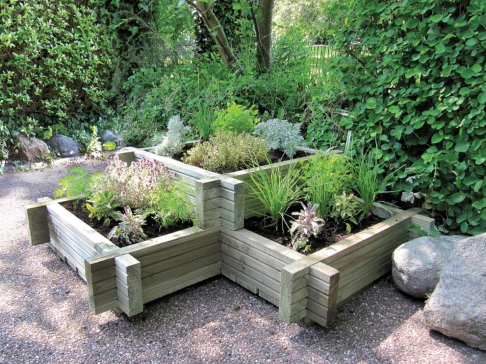 parterre de fleurs en bois élégant