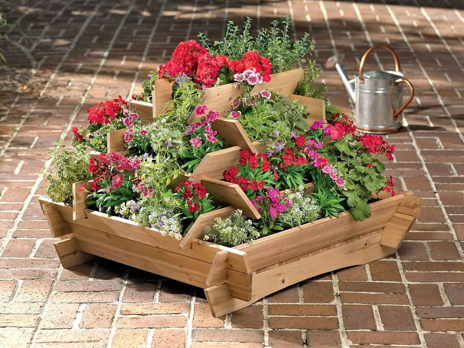 Comment concevoir un parterre de fleurs à plusieurs niveaux dans un chalet d'été ?