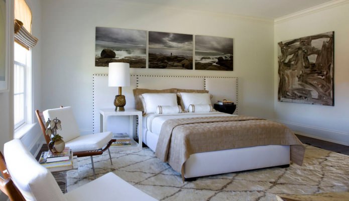 Peinture modulaire dans une chambre à coucher en blanc