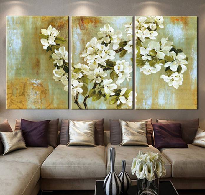 Peinture modulaire avec des fleurs dans l'intérieur du salon