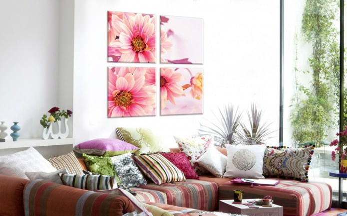 peinture modulaire moderne dans un salon