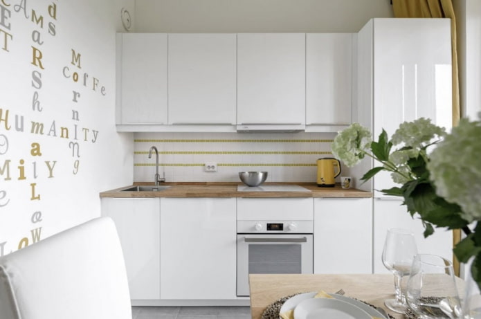 Cuisine droite avec meuble haut