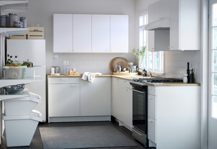 cuisine blanche sans armoires supérieures