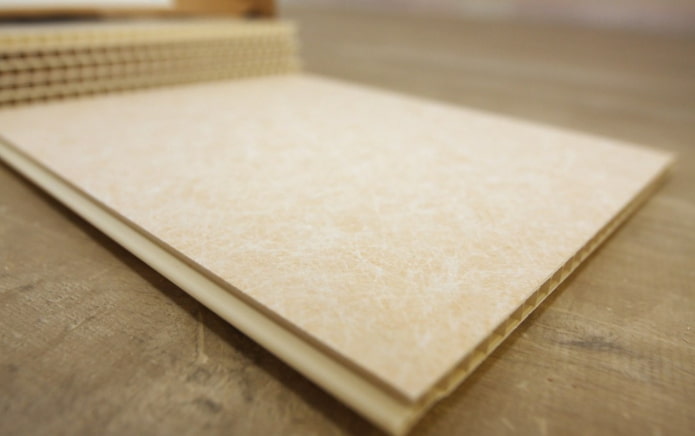 panneau plastique beige