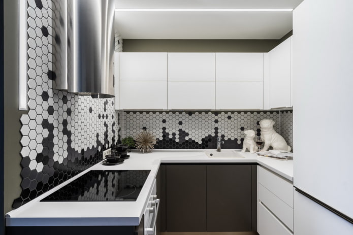 mosaïque hexagonale dans la cuisine