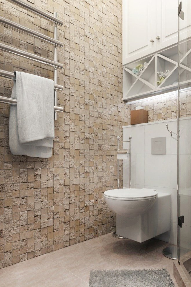 carreaux de mosaïque en pierre dans la salle de bain