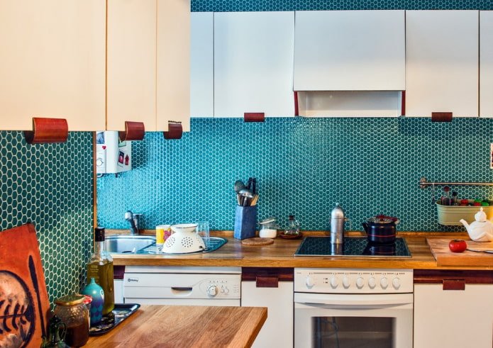 Carrelage mosaïque turquoise dans la cuisine