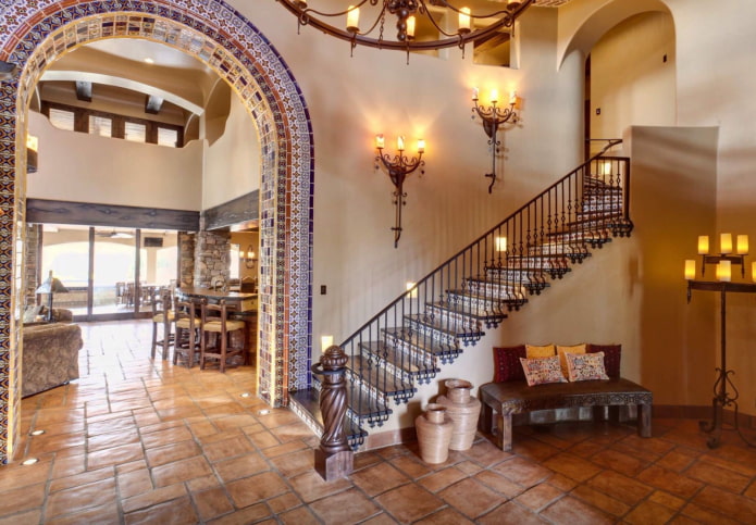 arche avec mosaïque à l'intérieur