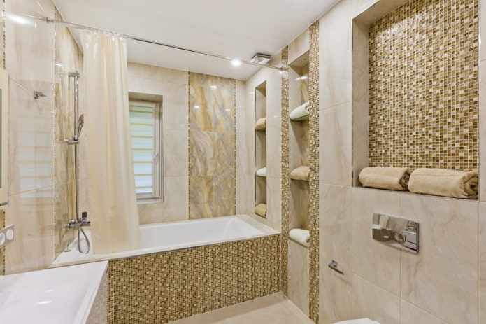 mosaïque sur le paravent de la salle de bain à l'intérieur