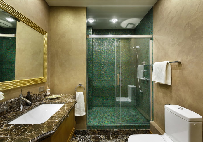 mosaïque dans la cabine de douche à l'intérieur de la salle de bains