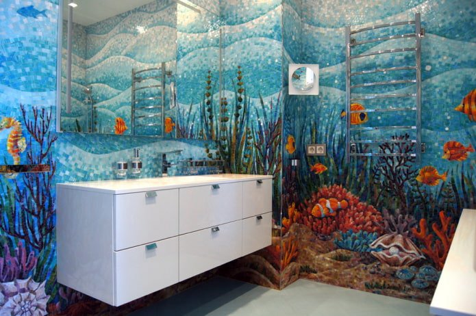 mosaïque à motifs dans la salle de bain