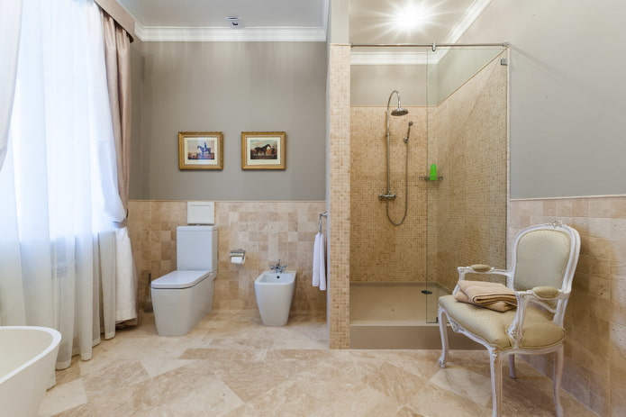 mosaïque dans la cabine de douche à l'intérieur de la salle de bains