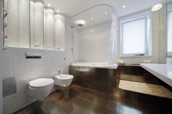 mosaïque blanche dans la salle de bain