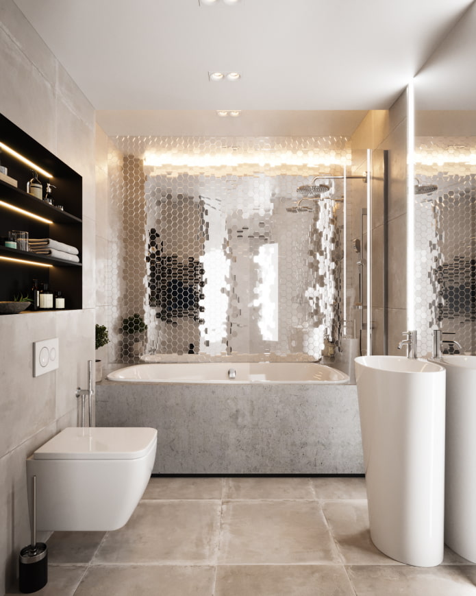 mosaïque miroir dans la salle de bain