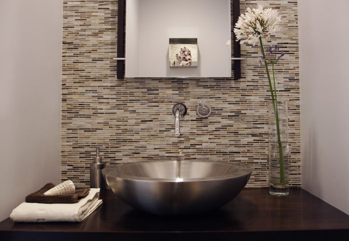mosaïque décalée dans la salle de bain