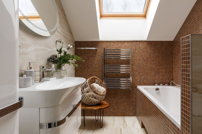 Mosaïque dans la salle de bain