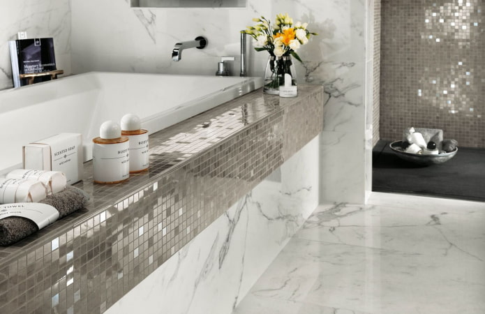 Combinaison marbre et mosaïque