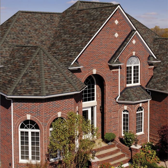 maison avec bardeaux souples de type Dent de Dragon